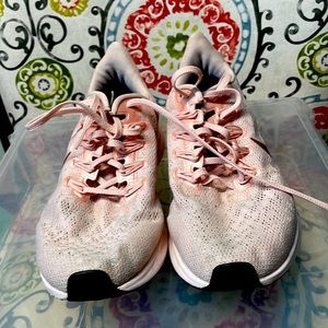 nike zoom pegasus 36 (woman’s size 8)